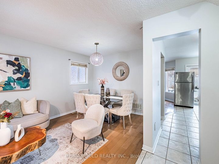 Photo 3 at 33 Fiddleneck Crescent, Wellington, Brampton