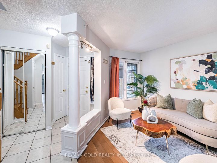 Photo 4 at 33 Fiddleneck Crescent, Wellington, Brampton