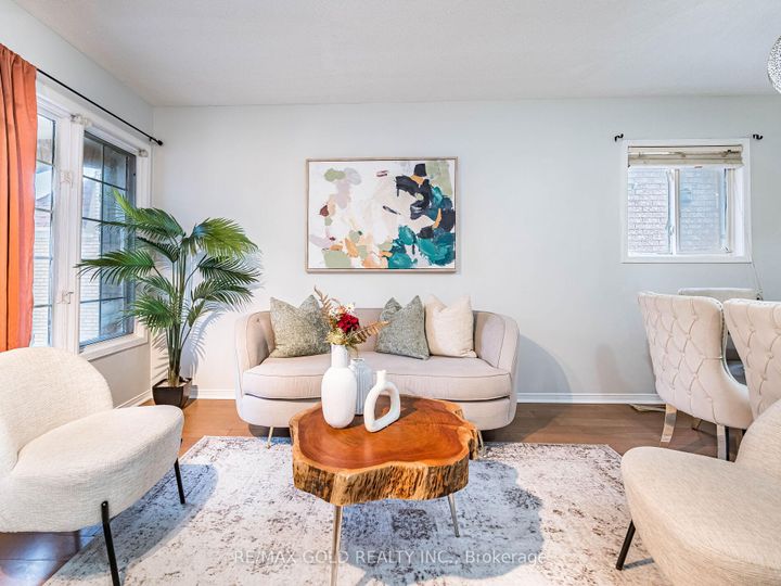 Photo 5 at 33 Fiddleneck Crescent, Wellington, Brampton