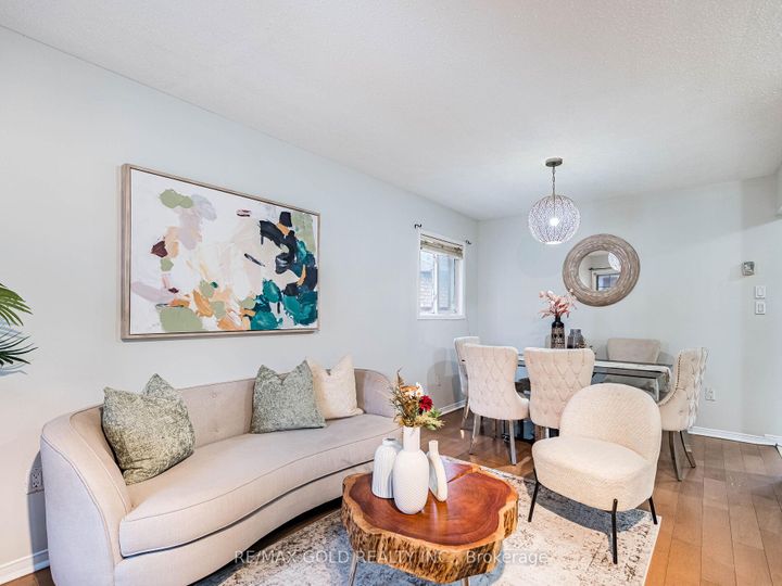 Photo 6 at 33 Fiddleneck Crescent, Wellington, Brampton