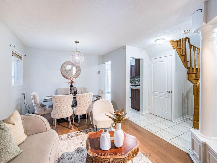 Photo 7 at 33 Fiddleneck Crescent, Wellington, Brampton