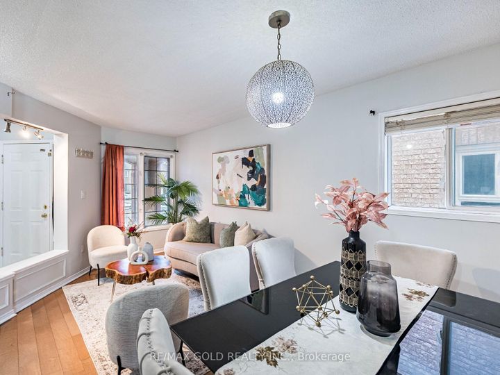 Photo 9 at 33 Fiddleneck Crescent, Wellington, Brampton