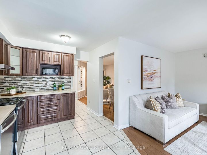 Photo 14 at 33 Fiddleneck Crescent, Wellington, Brampton