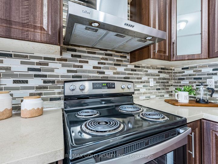 Photo 16 at 33 Fiddleneck Crescent, Wellington, Brampton