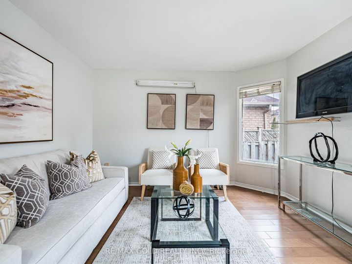 Photo 18 at 33 Fiddleneck Crescent, Wellington, Brampton