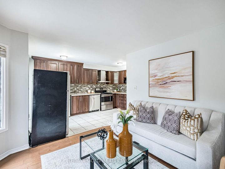 Photo 19 at 33 Fiddleneck Crescent, Wellington, Brampton