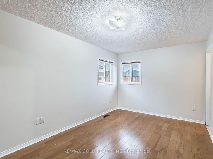 Photo 21 at 33 Fiddleneck Crescent, Wellington, Brampton