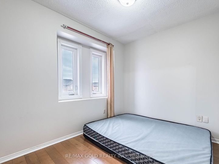 Photo 24 at 33 Fiddleneck Crescent, Wellington, Brampton