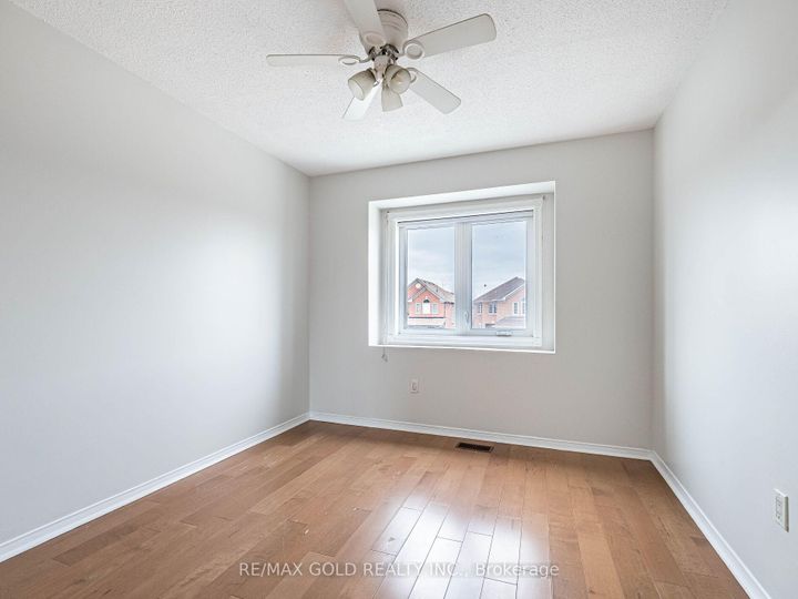 Photo 25 at 33 Fiddleneck Crescent, Wellington, Brampton