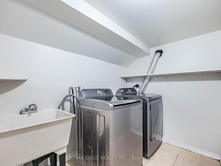 Photo 33 at 33 Fiddleneck Crescent, Wellington, Brampton