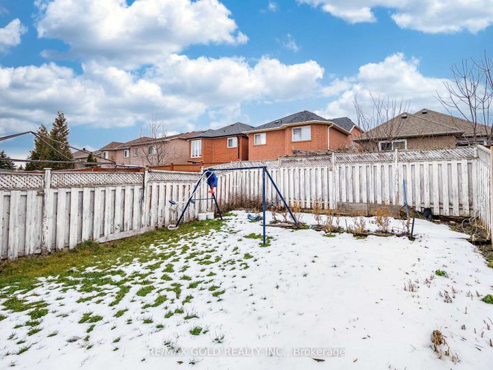 Photo 34 at 33 Fiddleneck Crescent, Wellington, Brampton