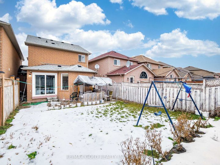 Photo 35 at 33 Fiddleneck Crescent, Wellington, Brampton