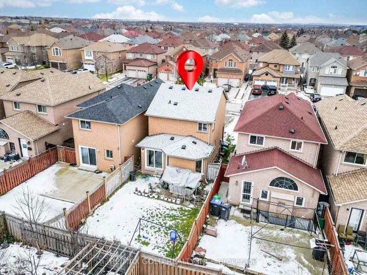 Photo 37 at 33 Fiddleneck Crescent, Wellington, Brampton