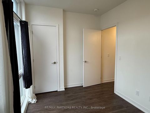 Photo 7 at 924 - 2 Steckley House Lane, Rural Richmond Hill, Richmond Hill