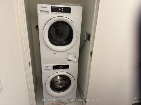 Photo 8 at 924 - 2 Steckley House Lane, Rural Richmond Hill, Richmond Hill