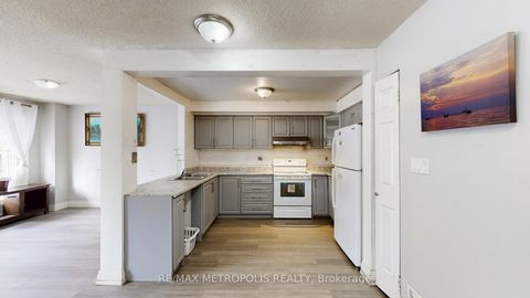 Photo 10 at 18 - 11 Livonia Place, Morningside, Toronto