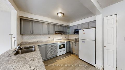 Photo 12 at 18 - 11 Livonia Place, Morningside, Toronto