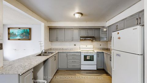 Photo 13 at 18 - 11 Livonia Place, Morningside, Toronto