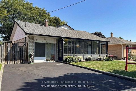 Photo 2 at 18 Darlingside Drive, West Hill, Toronto