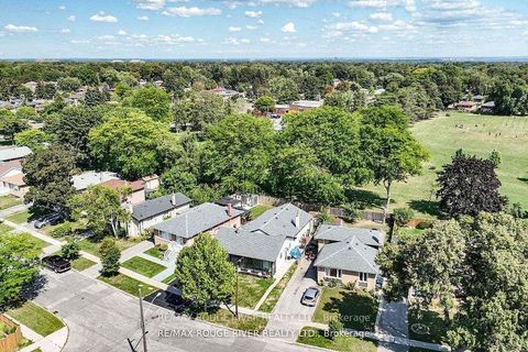 Photo 29 at 18 Darlingside Drive, West Hill, Toronto