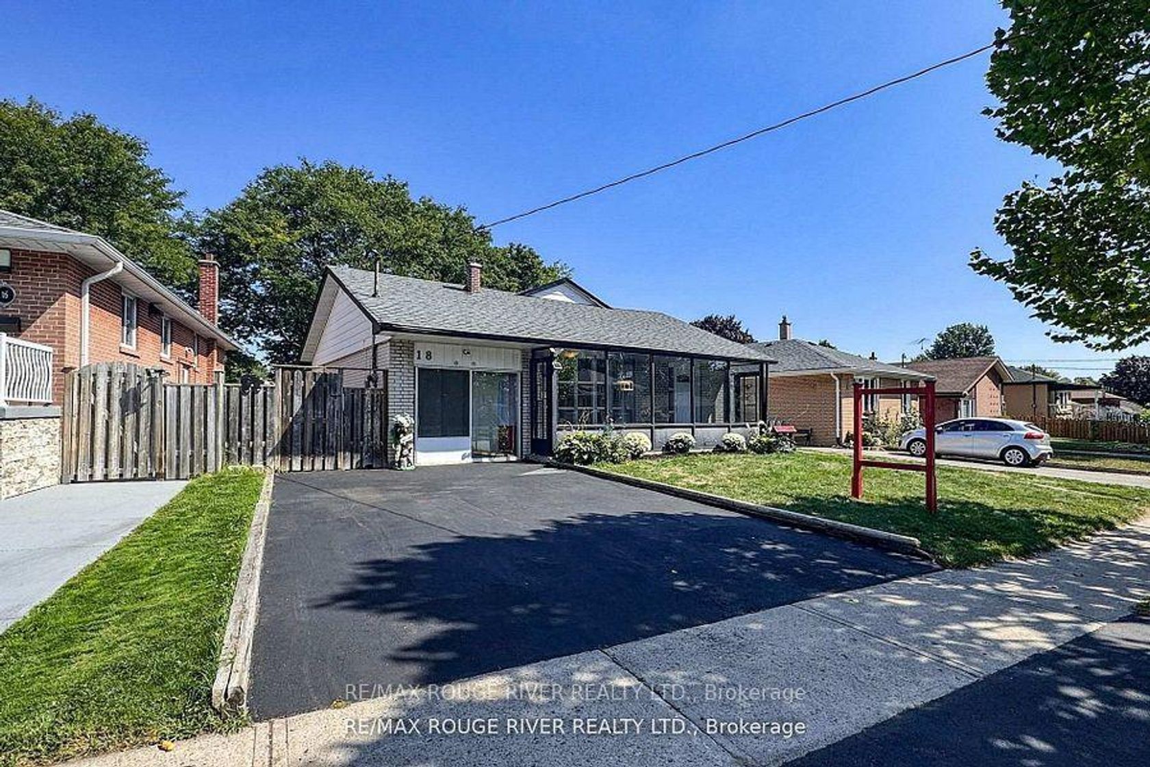 18 Darlingside Drive, West Hill, Toronto 