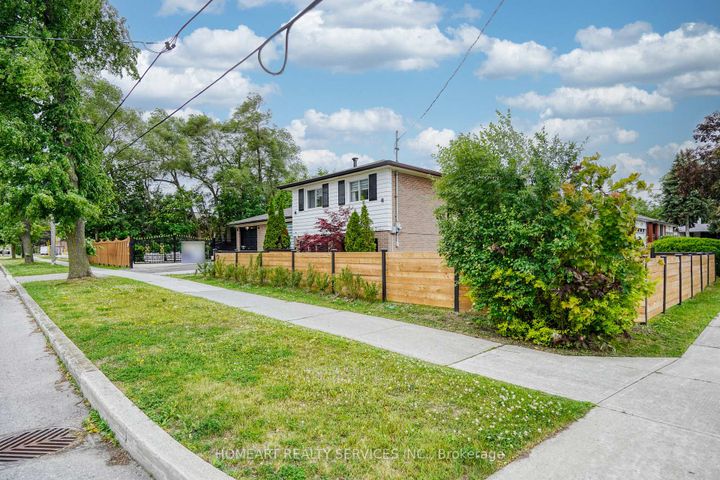 Photo 2 at 2 Lesgay Crescent, Don Valley Village, Toronto