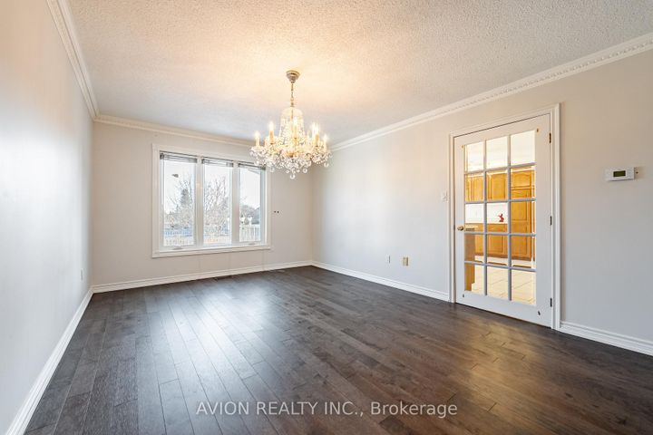 Photo 5 at 103 Spadina Road, Bayview Hill, Richmond Hill