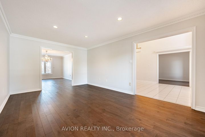 Photo 7 at 103 Spadina Road, Bayview Hill, Richmond Hill