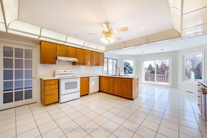 Photo 14 at 103 Spadina Road, Bayview Hill, Richmond Hill