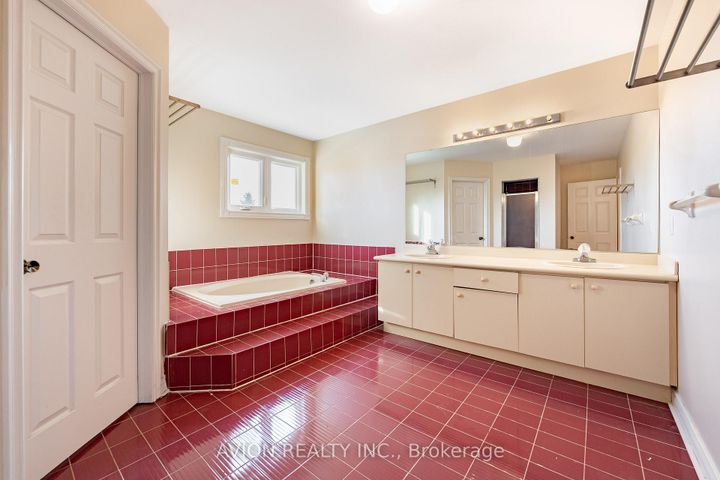 Photo 28 at 103 Spadina Road, Bayview Hill, Richmond Hill