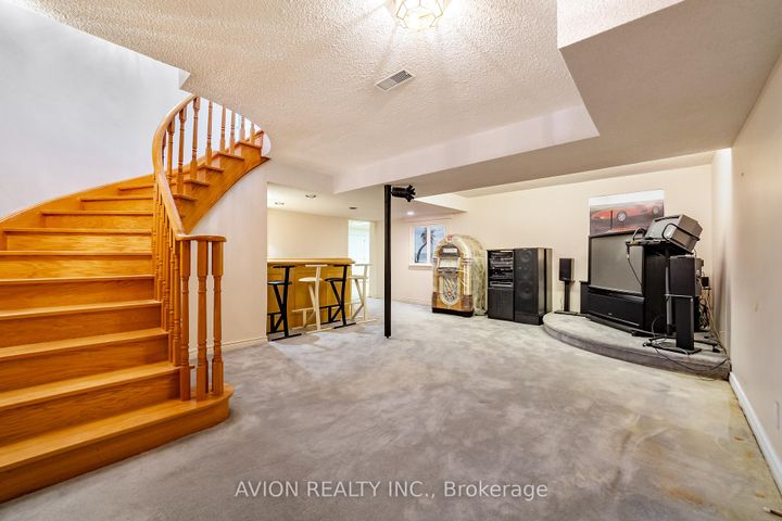 Photo 30 at 103 Spadina Road, Bayview Hill, Richmond Hill