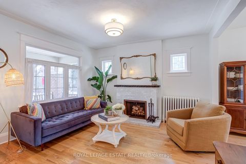 Photo 4 at 33 Ladykirk Avenue, Woodbine Corridor, Toronto