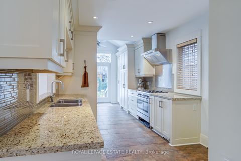 Photo 10 at 33 Ladykirk Avenue, Woodbine Corridor, Toronto