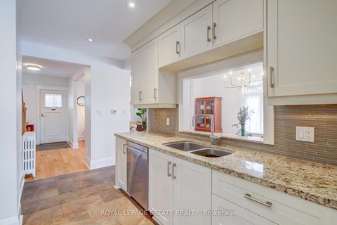 Photo 13 at 33 Ladykirk Avenue, Woodbine Corridor, Toronto