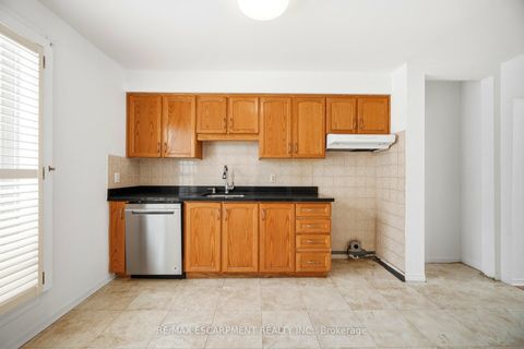 Photo 6 at 24 - 25 Gosford Boulevard, Black Creek, Toronto