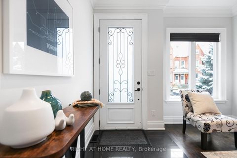 Photo 2 at 68A Oxford Street, Chinatown, Toronto