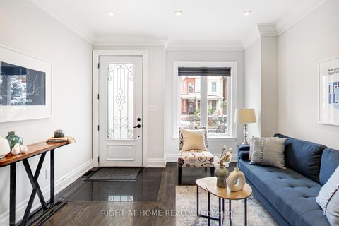 Photo 4 at 68A Oxford Street, Chinatown, Toronto