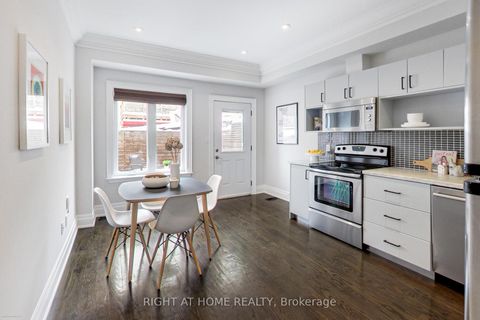 Photo 6 at 68A Oxford Street, Chinatown, Toronto