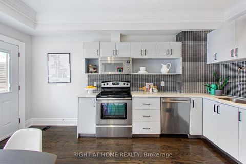 Photo 7 at 68A Oxford Street, Chinatown, Toronto