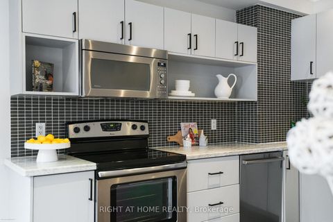 Photo 9 at 68A Oxford Street, Chinatown, Toronto