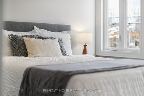 Photo 11 at 68A Oxford Street, Chinatown, Toronto