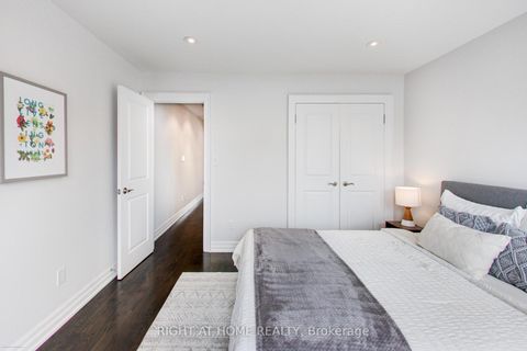 Photo 12 at 68A Oxford Street, Chinatown, Toronto