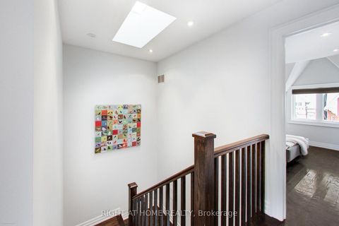 Photo 16 at 68A Oxford Street, Chinatown, Toronto