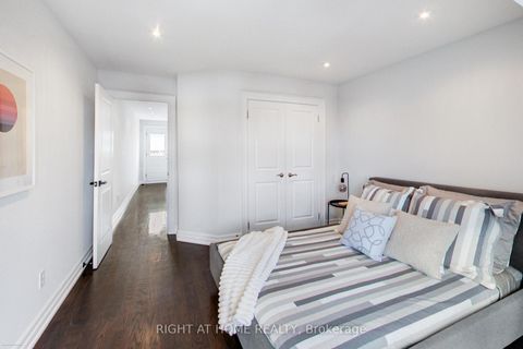 Photo 19 at 68A Oxford Street, Chinatown, Toronto