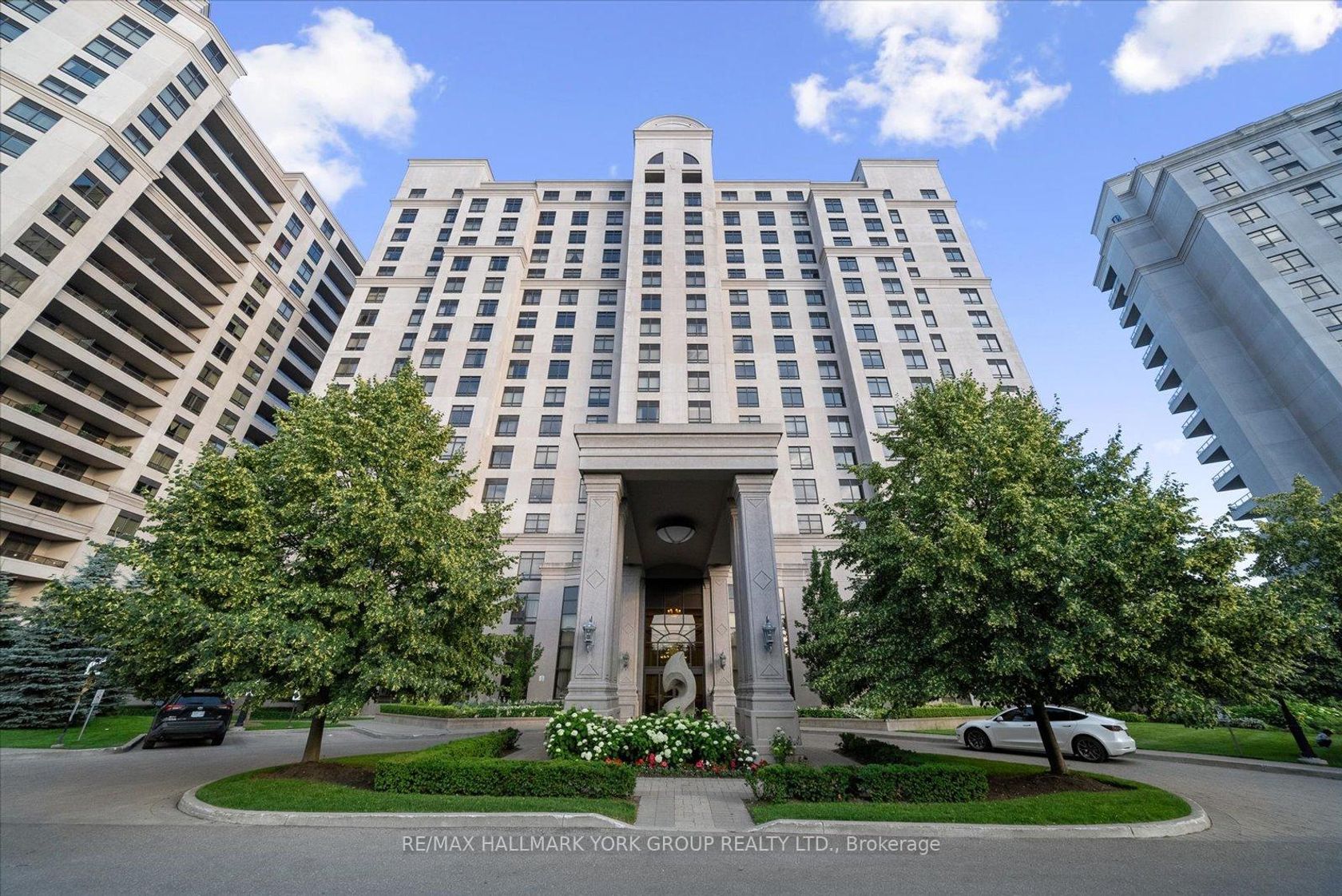 1601 - 9245 Jane Street, Maple, Vaughan photo number 2