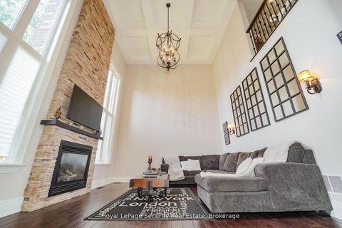 Photo 5 at 7 Trimingham Court, South Richvale, Richmond Hill