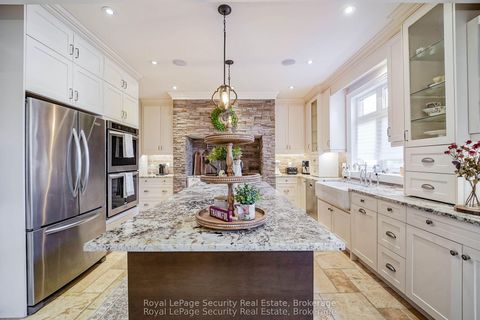 Photo 7 at 7 Trimingham Court, South Richvale, Richmond Hill