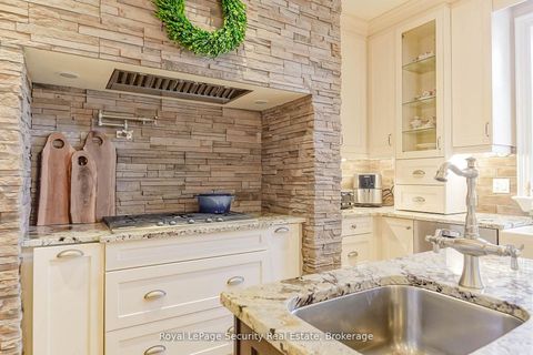 Photo 8 at 7 Trimingham Court, South Richvale, Richmond Hill