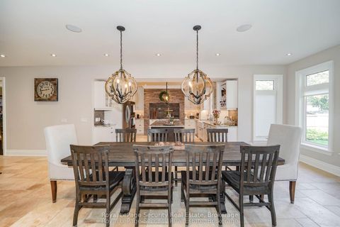 Photo 9 at 7 Trimingham Court, South Richvale, Richmond Hill