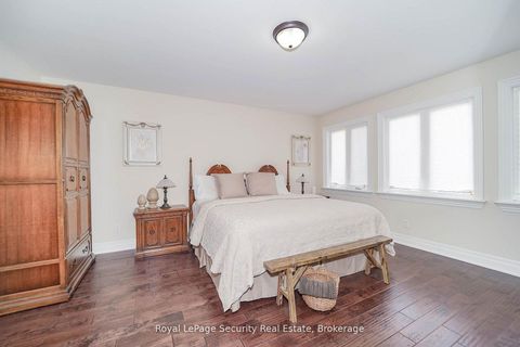 Photo 14 at 7 Trimingham Court, South Richvale, Richmond Hill